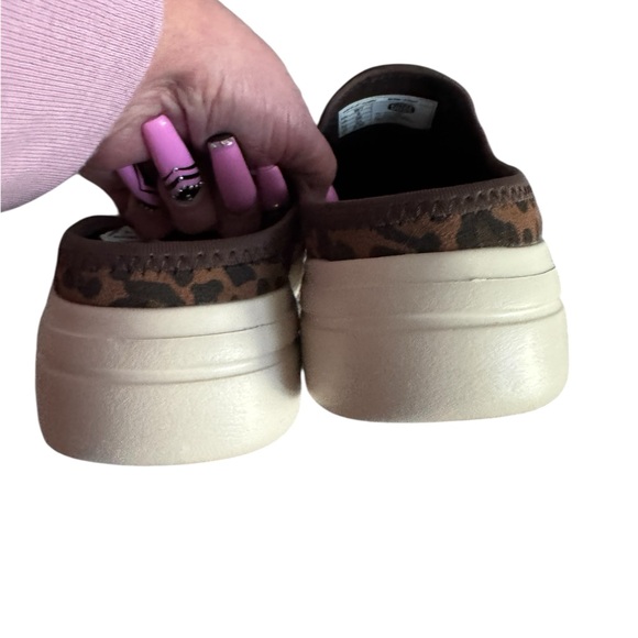 HEYDUDE Women's Austin Lift Classic casual slip-on shoe in a brown leopard - Picture 4 of 5